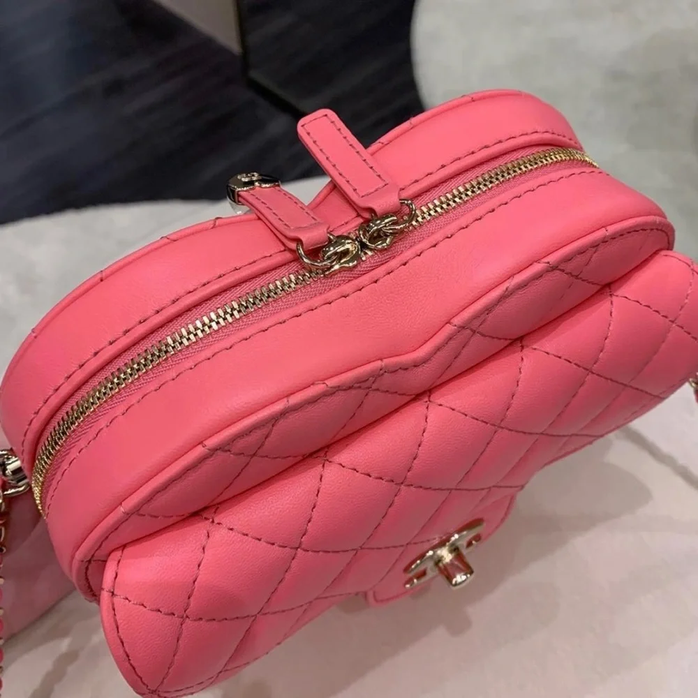 Chanel 💝 22S Love Pink Heart Bag LGHW - Picture 4 of 9